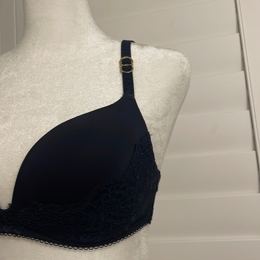 Stella bra 32 D navy black lace very comfortable